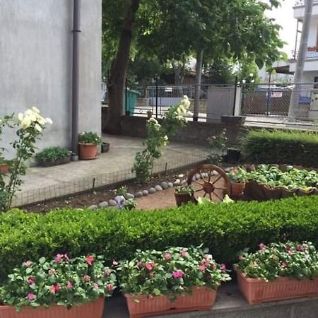Къща Мечта Hotel Chernomorets Bagian luar foto